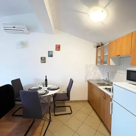 Apartment Mira