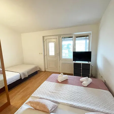 Apartman Mira *