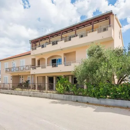 Mira Apartment Sukosan